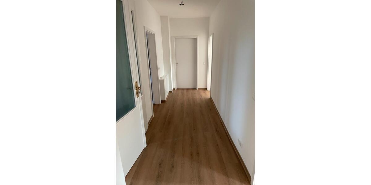 Etagenwohnung Crimmitschau - 4 Zimmer, 100 m&sup2;, 850&euro; | Angebot:24793871