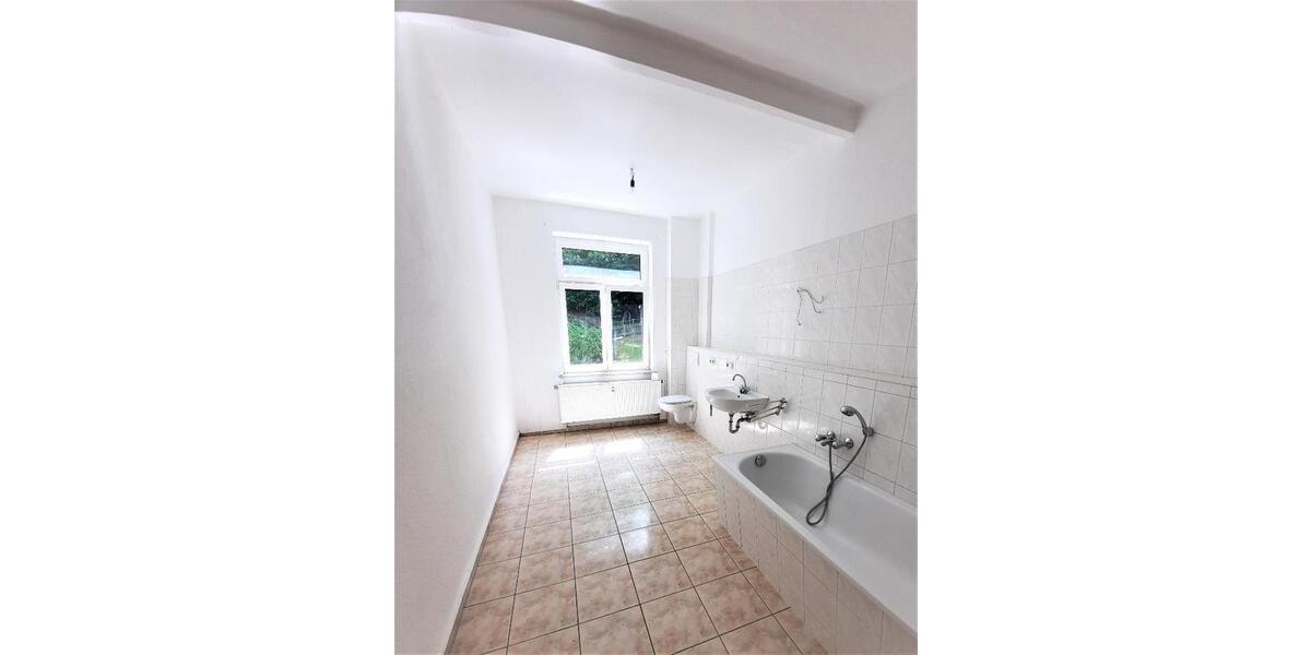 Etagenwohnung Reichenbach im Vogtland - 4 Zimmer, 84 m&sup2;, 300&euro; | Angebot:26566347