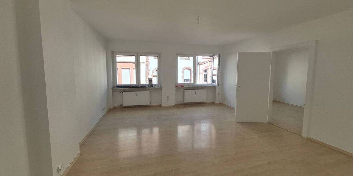 Etagenwohnung Saarbrücken St Johann - 3 Zimmer, 90 m&sup2;, 900&euro; | Angebot:26804247