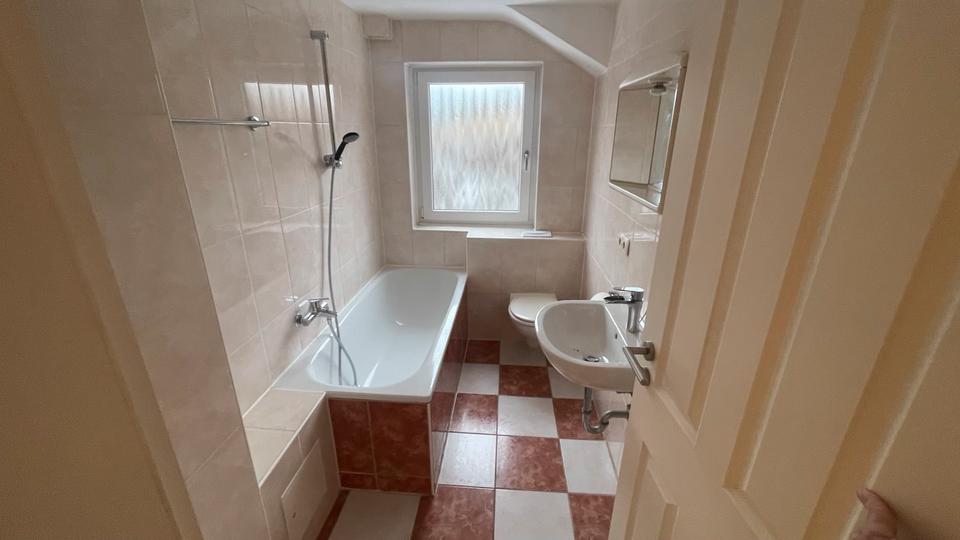 Erdgeschoßwohnung Großheirath - 3 Zimmer, 74 m&sup2;, 699&euro; | Angebot:25326587