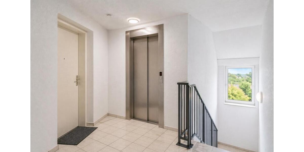 Dachgeschoßwohnung Langenselbold - 2.5 Zimmer, 84 m&sup2;, 985&euro; | Angebot:26262323