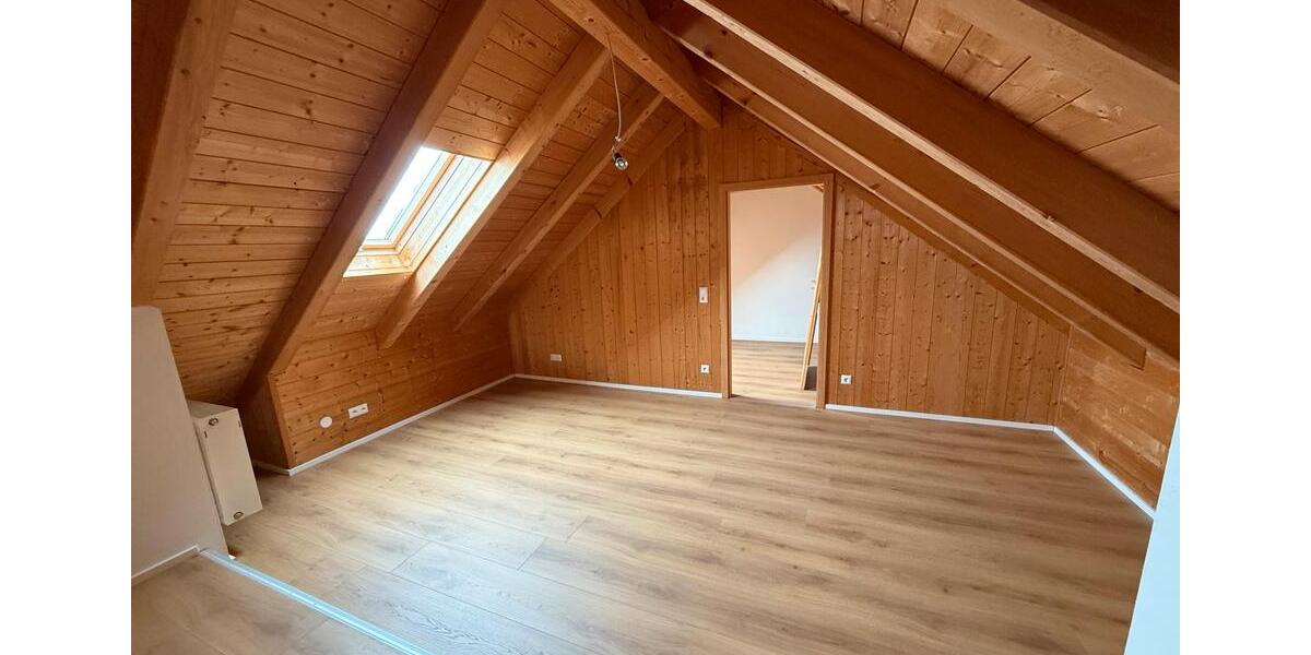 Dachgeschoßwohnung Ergolding - 5 Zimmer, 130 m&sup2;, 1.665&euro; | Angebot:26269095