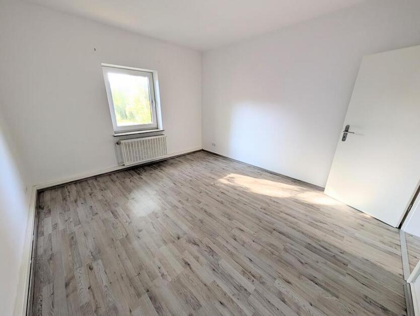 **Einziehen und wohlfühlen! +Laminat +weiße Wände +modernes Tageslichtbad +eigenes Gartenabteil** zimmer