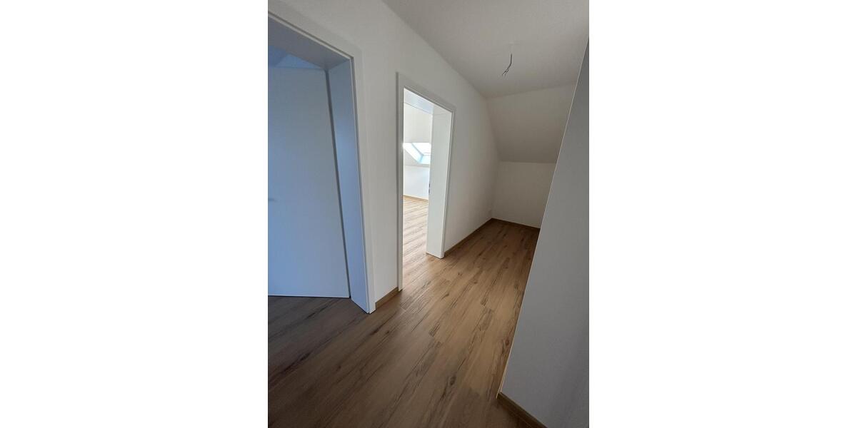 Dachgeschoßwohnung Wettenberg - 3.5 Zimmer, 82 m&sup2;, 1.150&euro; | Angebot:26644572