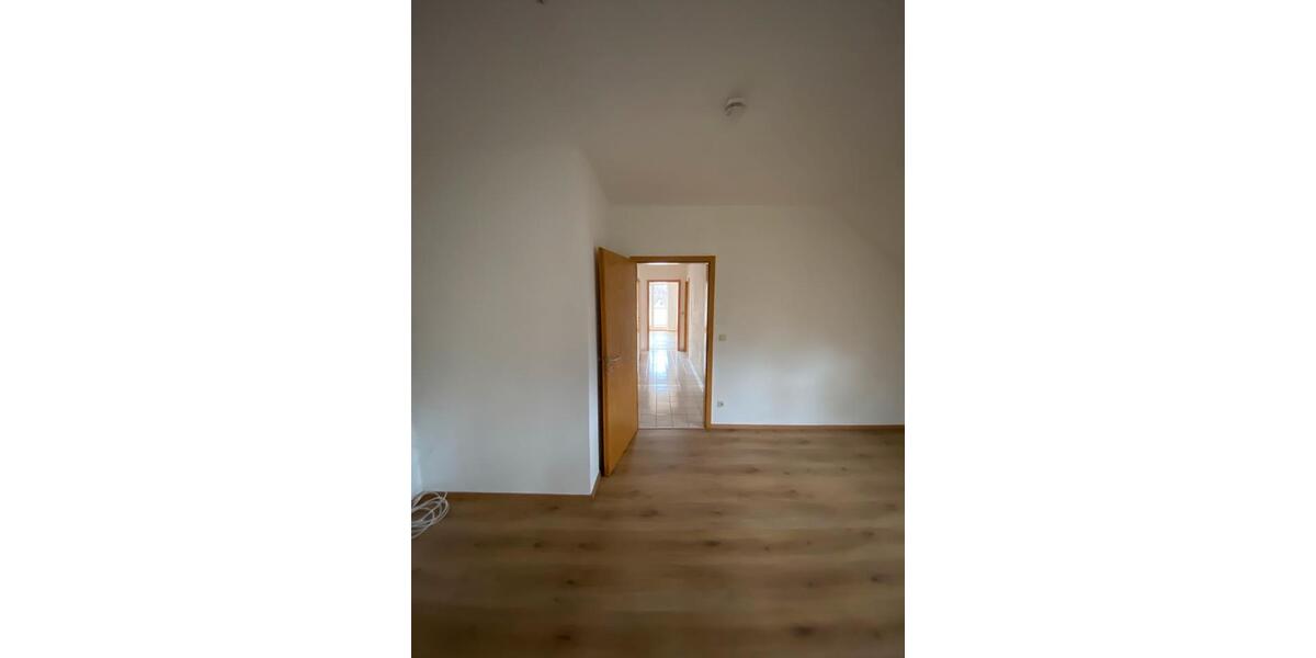 Dachgeschoßwohnung Apolda - 2 Zimmer, 63 m&sup2;, 515&euro; | Angebot:25906021