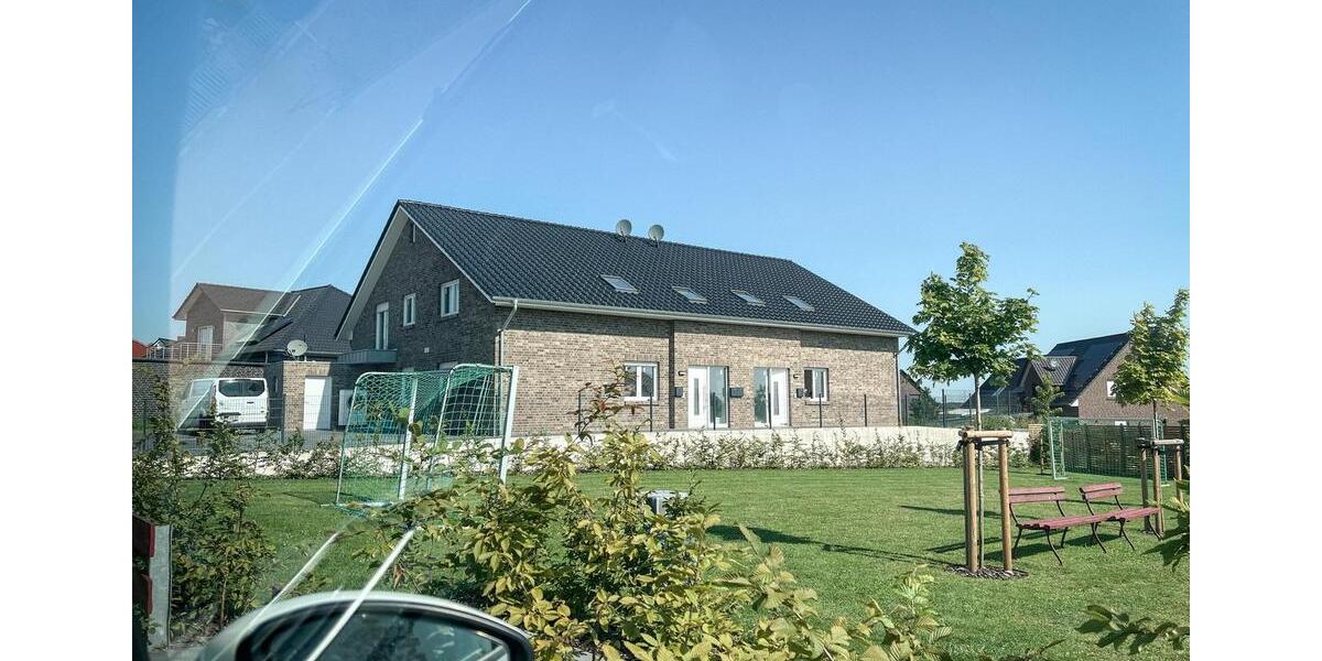 Neubau mit Balkon: Attraktive 4-Zimmer-Wohnung in Uchte 4 zimmer