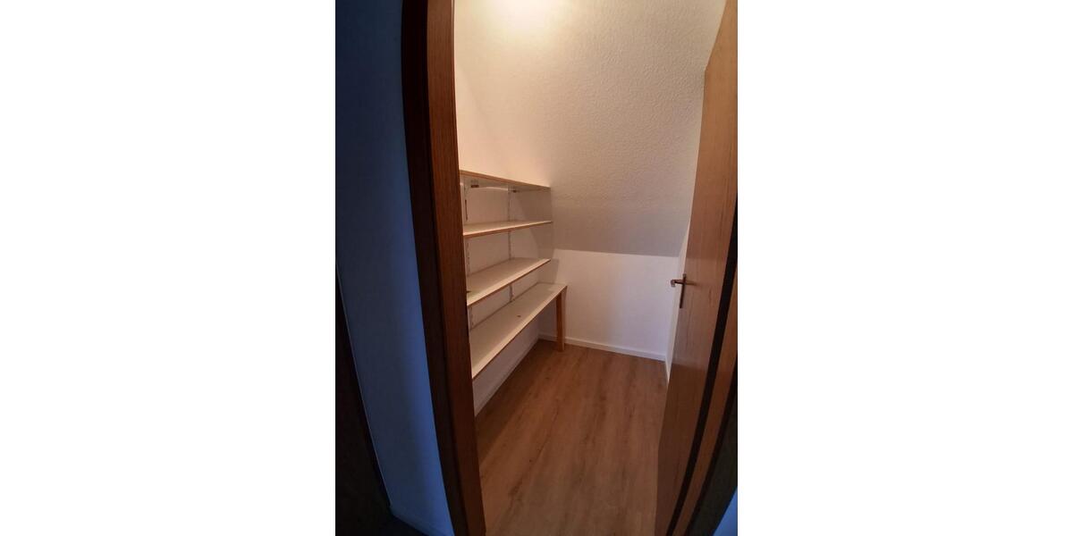 Dachgeschoßwohnung Halle - 2 Zimmer, 60 m&sup2;, 600&euro; | Angebot:24082894