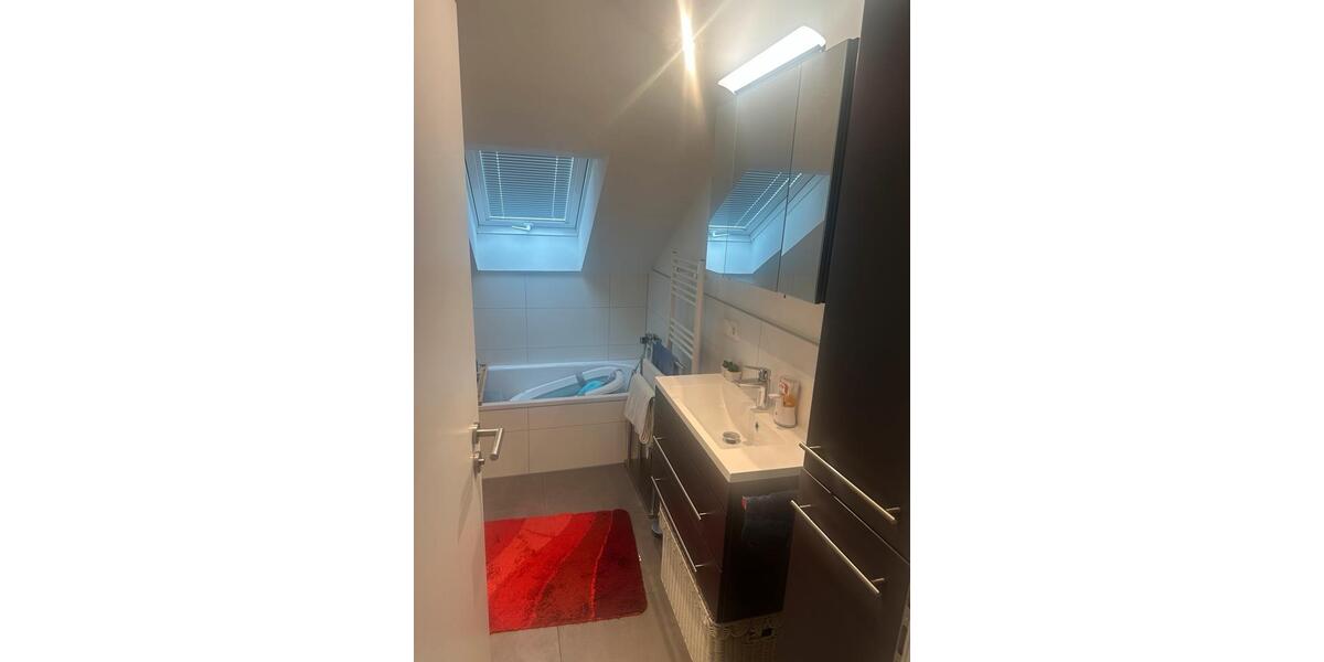 Dachgeschoßwohnung Leonberg - 4.5 Zimmer, 90 m&sup2;, 1.650&euro; | Angebot:26615323