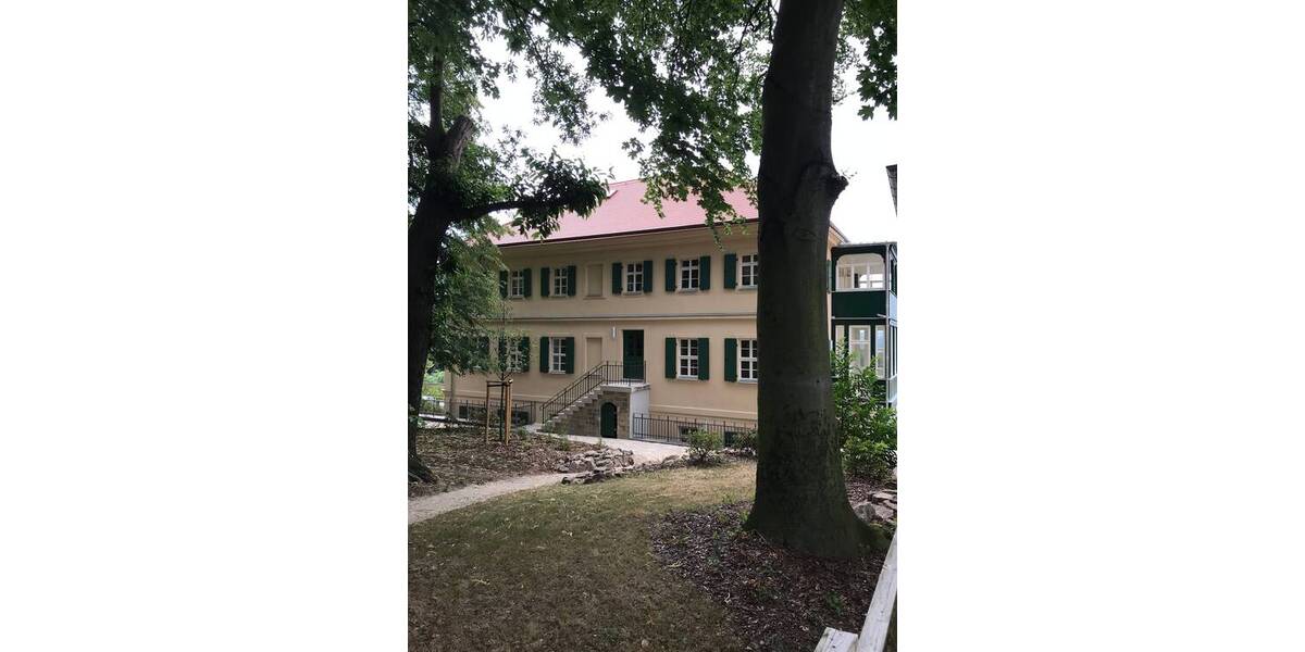 Etagenwohnung Radebeul Oberlößnitz - 3 Zimmer, 151 m&sup2;, 1.850&euro; | Angebot:25668402