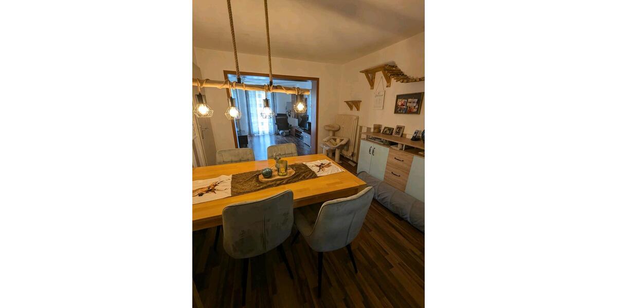 Erdgeschoßwohnung Bad Berneck im Fichtelgebirge - 4 Zimmer, 81 m&sup2;, 760&euro; | Angebot:24940909