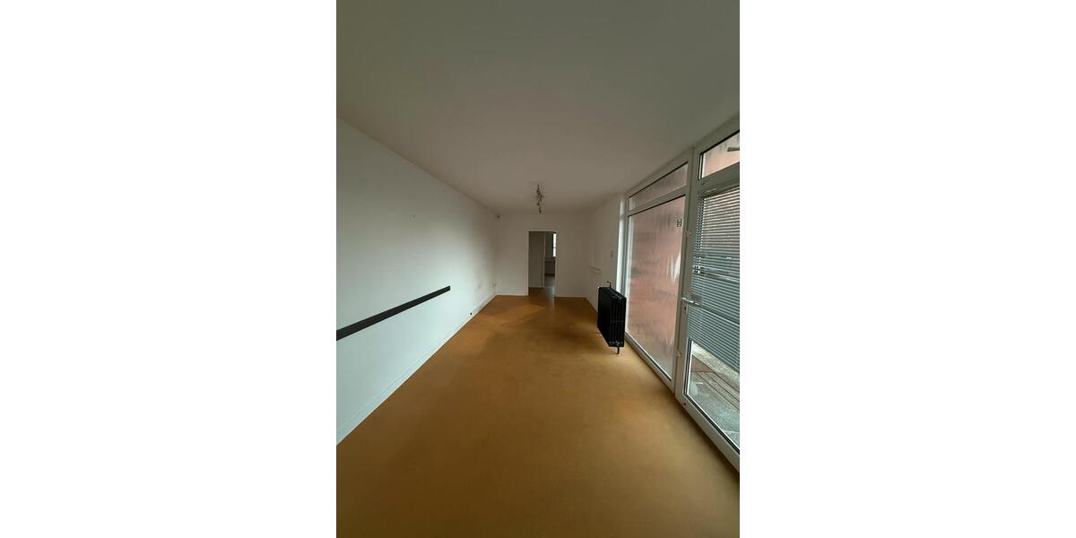 Etagenwohnung Saarbrücken Neue Bremm - 4 Zimmer, 160 m&sup2;, 2.500&euro; | Angebot:26024084