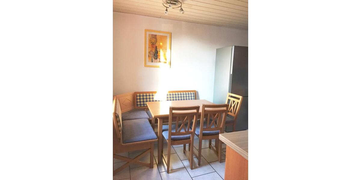 Großzügiges möbliertes Zimmer in WG 1 zimmer