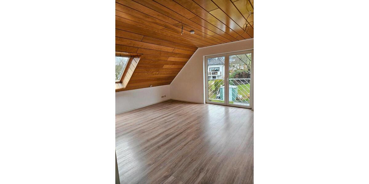 Dachgeschoßwohnung Overath - 4 Zimmer, 83 m&sup2;, 800&euro; | Angebot:25961541