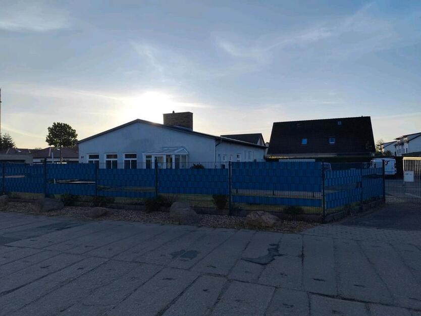 Gewerbe Immobilie Büro Halle Praxis Lager mit Grundstück