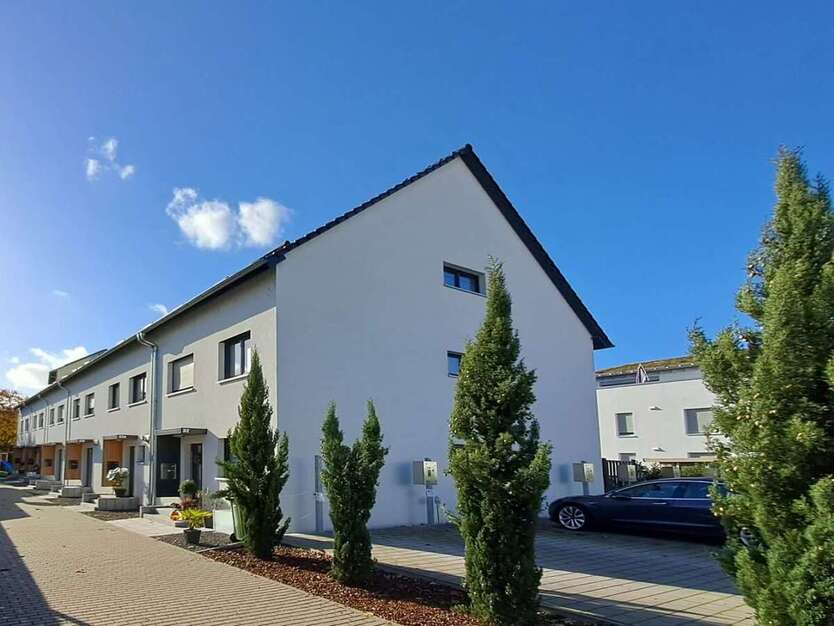Haus zum Mieten in Viernheim 2.190 € 160 m² 5 zimmer