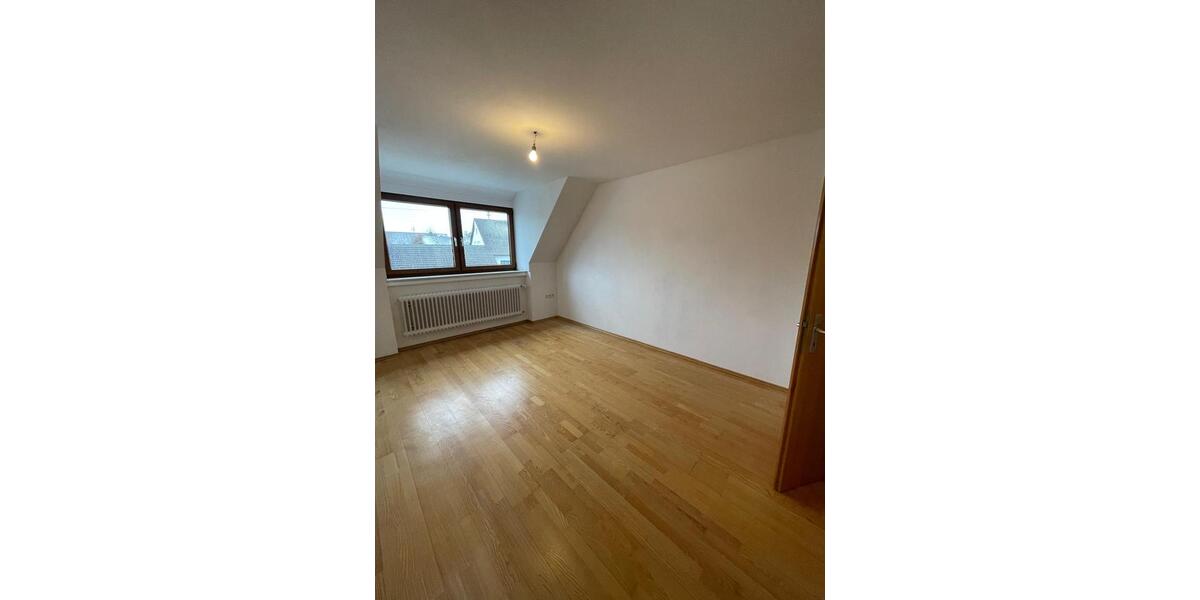 4 Zimmer Wohnung mit Kochnische, Garten u.evtl. Garage. Kaltmiete 4 zimmer