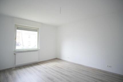 Deine neue Traumwohnung + Wir renovieren... Möbel rein FERTIG! 3 zimmer