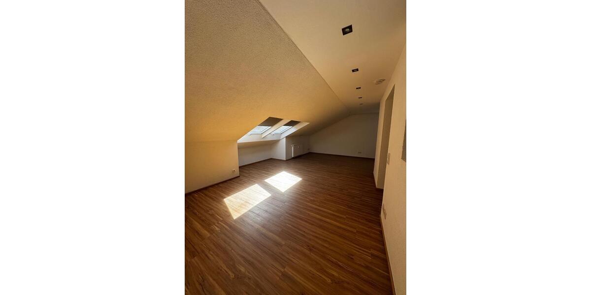 Dachgeschoßwohnung Bechhofen - 3 Zimmer, 75 m&sup2;, 650&euro; | Angebot:26261582