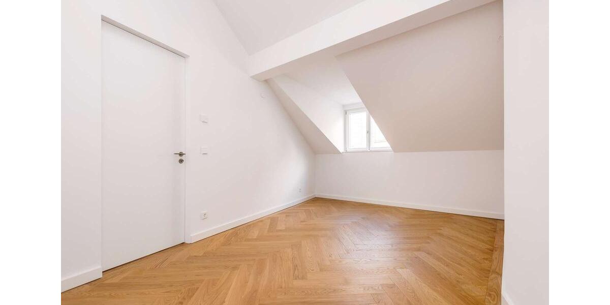 Dachgeschoßwohnung Berlin - 4 Zimmer, 143 m&sup2;, 4.267&euro; | Angebot:26535506