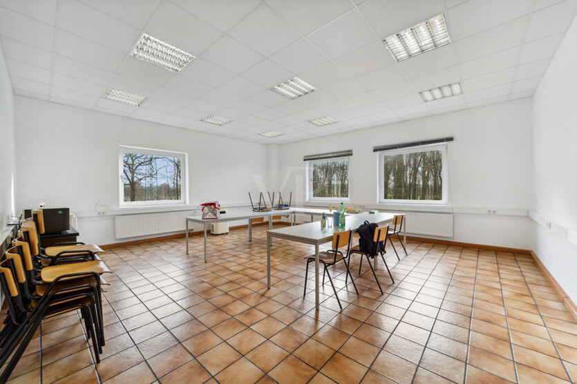 Funktionaler Gewerbekomplex in zentraler Lage - ideale Investitionsoption. zimmer