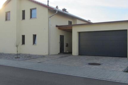 Haus Burgheim - 6 Zimmer, 142 m&sup2;, 1.700&euro; | Angebot:26062488