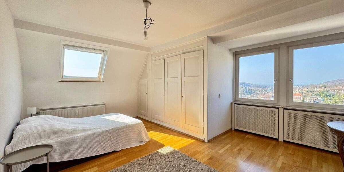 Etagenwohnung Baden-Baden Innenstadt - 4 Zimmer, 123 m&sup2;, 1.600&euro; | Angebot:25877332