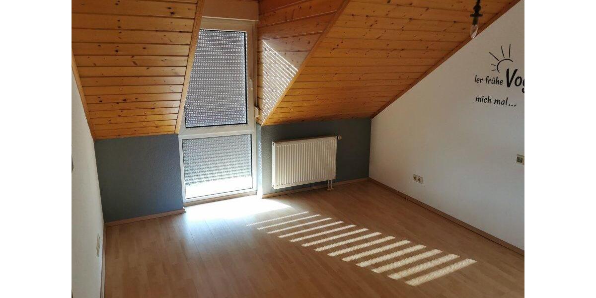 Dachgeschoßwohnung Neuhof - 3 Zimmer, 54 m&sup2;, 450&euro; | Angebot:26259097