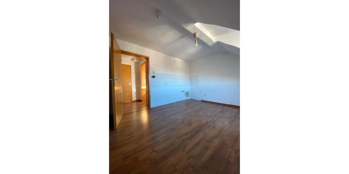 Dachgeschoßwohnung Duisburg Duisburg-Mitte - 2 Zimmer, 31 m&sup2;, 290&euro; | Angebot:26237027