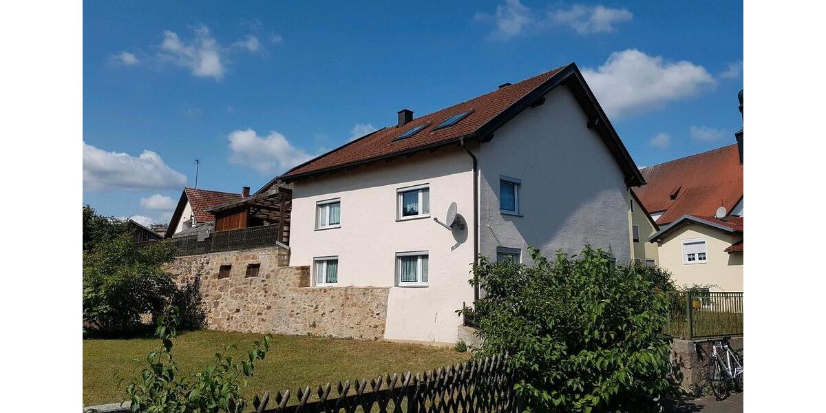 Reihenhaus Roding - 7 Zimmer, 220 m&sup2;, 700&euro; | Angebot:25287777