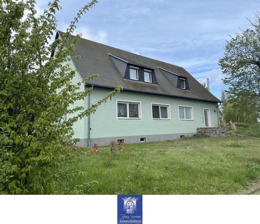 Individuelle DachWohnung mit EBK, Laminat und Wannenbad! Grüne Umgebung!
