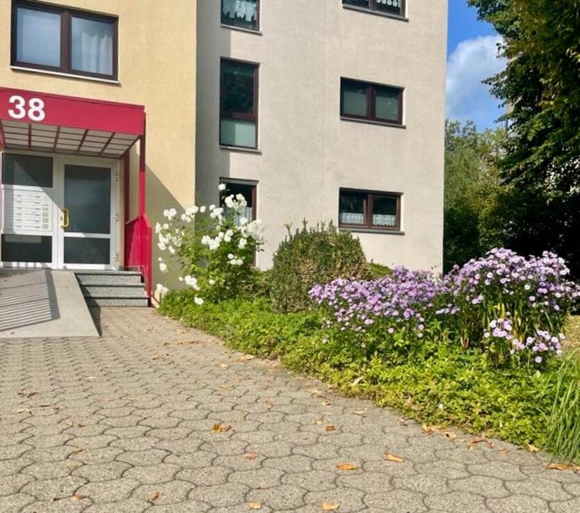 2-Zimmer-Souterrain-Wohnung in Traumlage mit Neckarblick