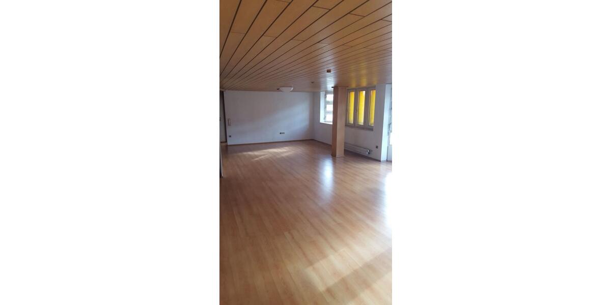 Etagenwohnung Böblingen - 5 Zimmer, 160 m&sup2;, 1.499&euro; | Angebot:25713647