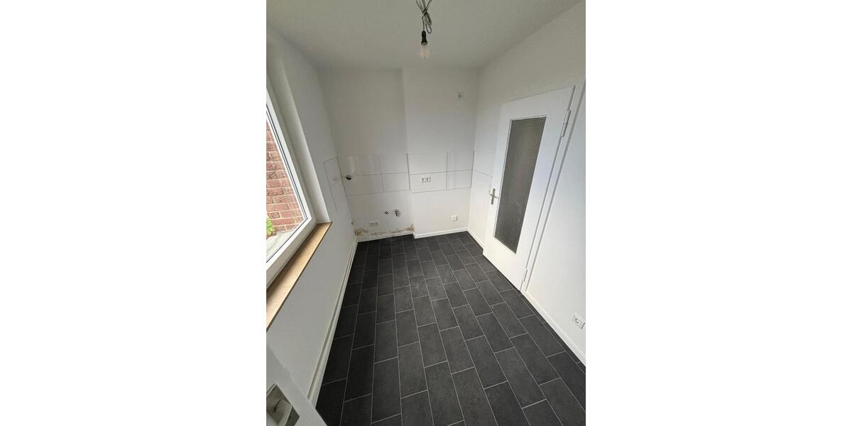 *Gemütliche FRISCH RENOVIERTE 2-Zimmerwohnung im ERDGESCHOSS - Mit Balkon* 2 zimmer