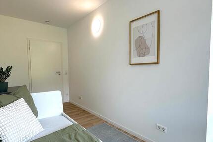 Moderne 2er-WG mit Balkon ins Grüne | Erstbezug! WG Zimmer ab 590€ warm | Voll möbliert