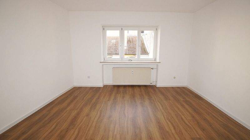 Etagenwohnung Straubing - 4 Zimmer, 103 m&sup2;, 700&euro; | Angebot:25899565