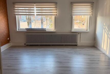 Wohnung im 1. OG in einem Wohn-und Geschäftshaus auch als Büro 4 zimmer