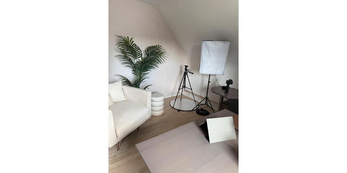 Möbliertes Büro Zimmer , Untermiete WLAN Ruhe zimmer