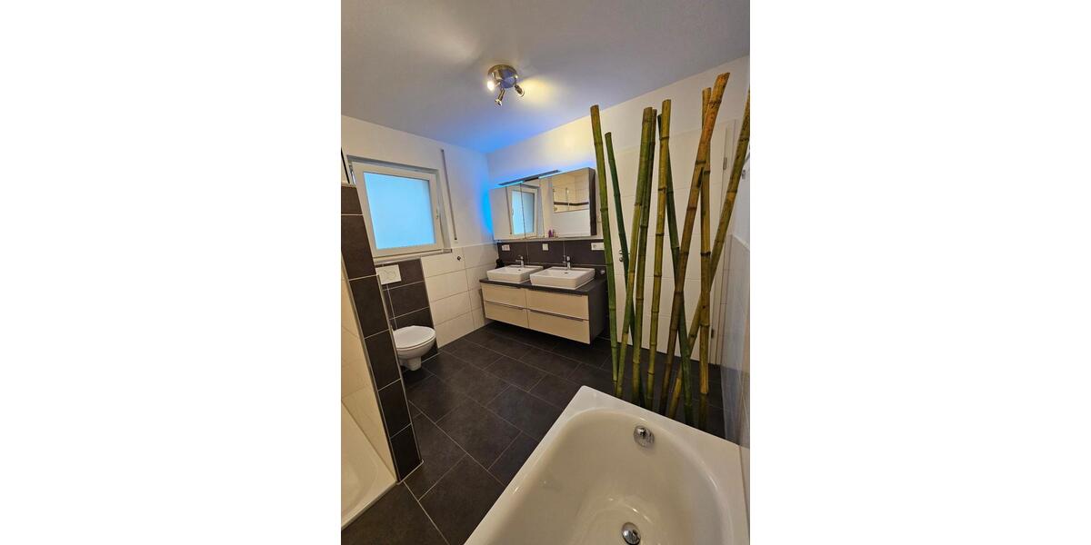 Hochwertige 120m²-Wohnung im 1. OG in Saaldorf zu vermieten 4 zimmer