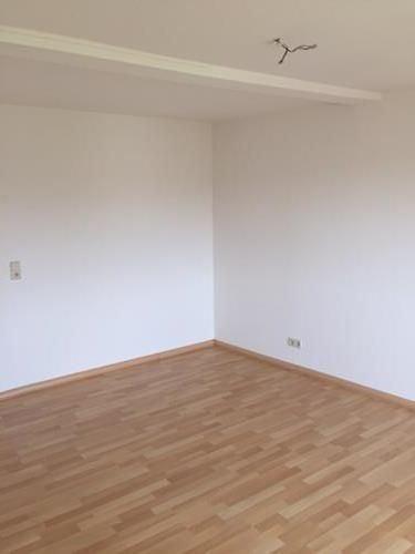 Dachgeschoßwohnung Limbach-Oberfrohna Oberfrohna - 3 Zimmer, 72 m&sup2;, 340&euro; | Angebot:26038018