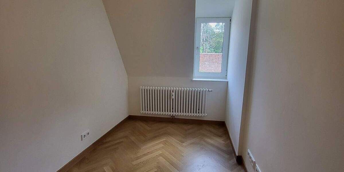 Hochwertige Sanierung im Zweitbezug - 4-Raum-Wohnung - Tageslichtbad, Gäste-WC, Parkett, Stellplatz 4 zimmer