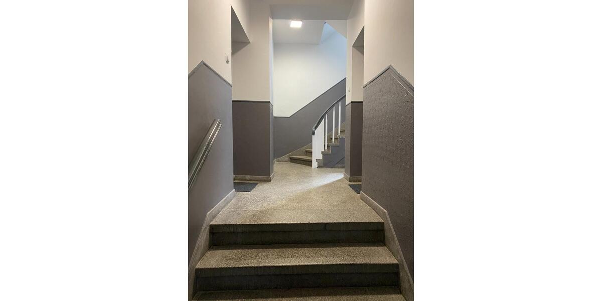 *NEU* RENOVIERTE 4 Zimmer Wohnung im 3.OG mit Balkon zu vermieten in Adolfstraße 4 zimmer