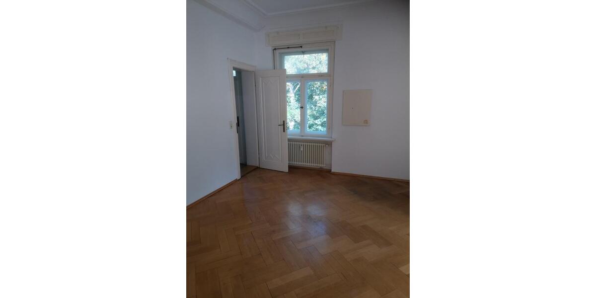 Sehr geräumige 5-Zimmerwohnung in Villa mit großer Terrasse 5 zimmer