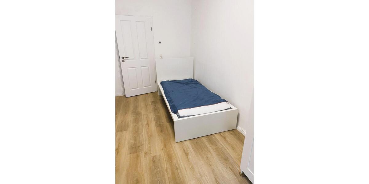 Etagenwohnung Hof Altstadt - 1 Zimmer, 26 m&sup2;, 356&euro; | Angebot:26539411