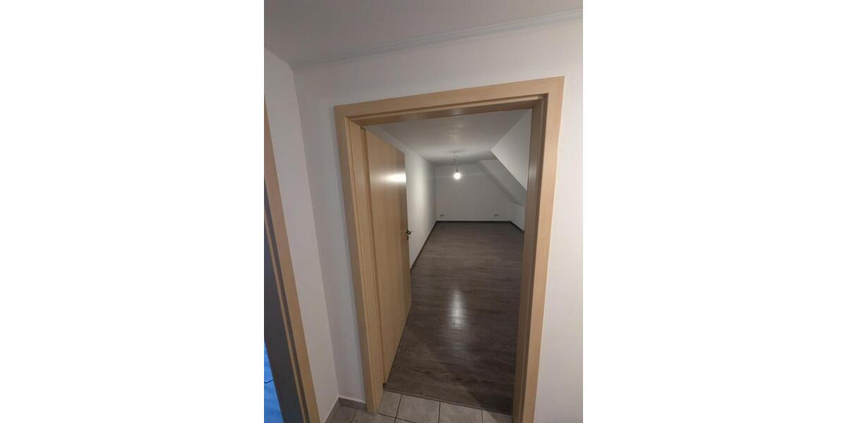 Dachgeschoßwohnung Ballenstedt - 3 Zimmer, 67 m&sup2;, 402&euro; | Angebot:23818827