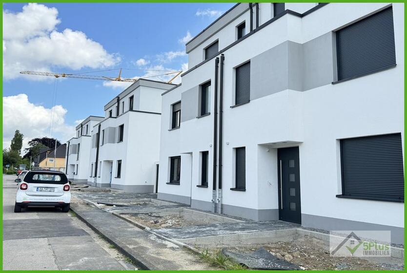 + 5PLUS + MODERNE NEUBAU-DOPPELHAUSHÄLFTE (KFW55) MIT TERRASSE UND GARTEN IN GUTER LAGE +++
