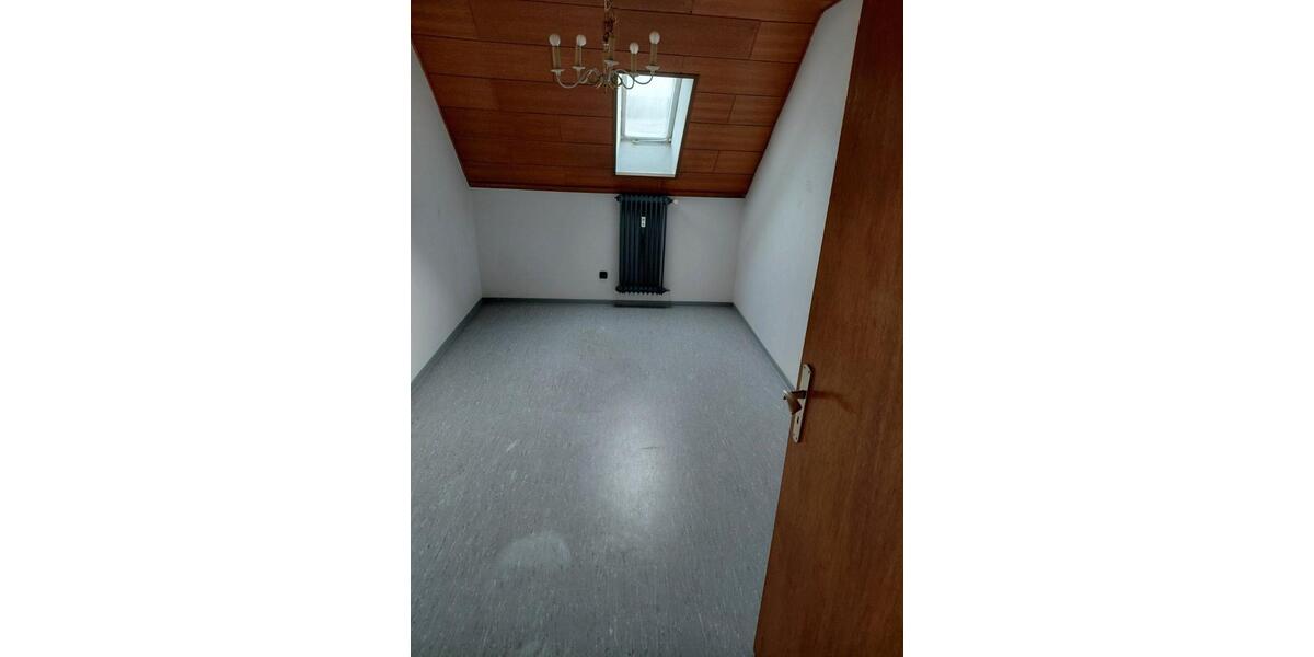 Schöne Etagenwohnung in gepflegtem 2 Parteienhaus 4 zimmer