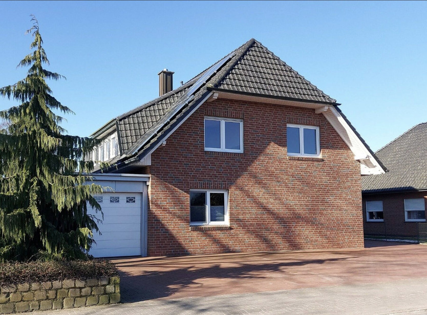 Charmante Dachgeschoßwohnung mit Balkon und eigener Garage