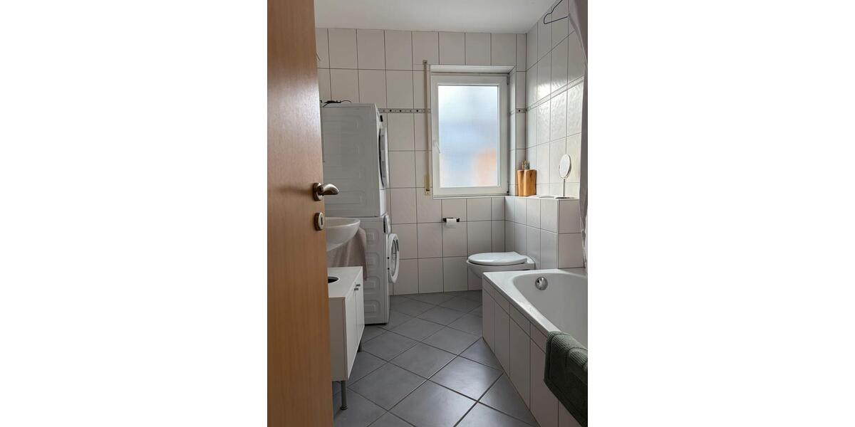 Schöne, helle 3-Zimmer-Wohnung mit Balkon in zentraler Lage 3 zimmer