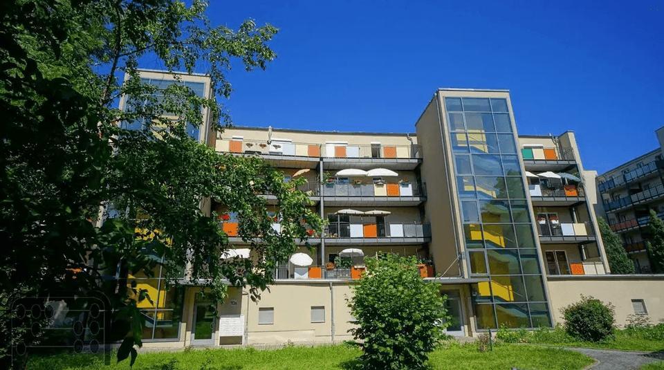 Seniorengerechte Wohnung mit Einbauküche und großem Balkon mit Betreuungsvertrag