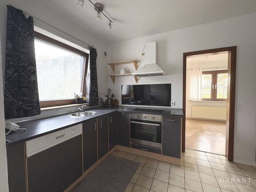 Großzügiges Haus mit zwei Garagen! 6 zimmer